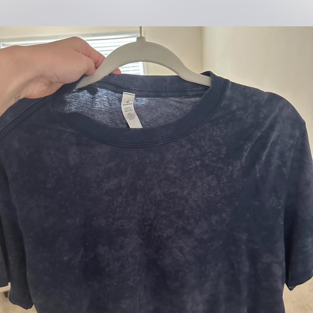 Lululemon Athletica navy crop top T-Shirt